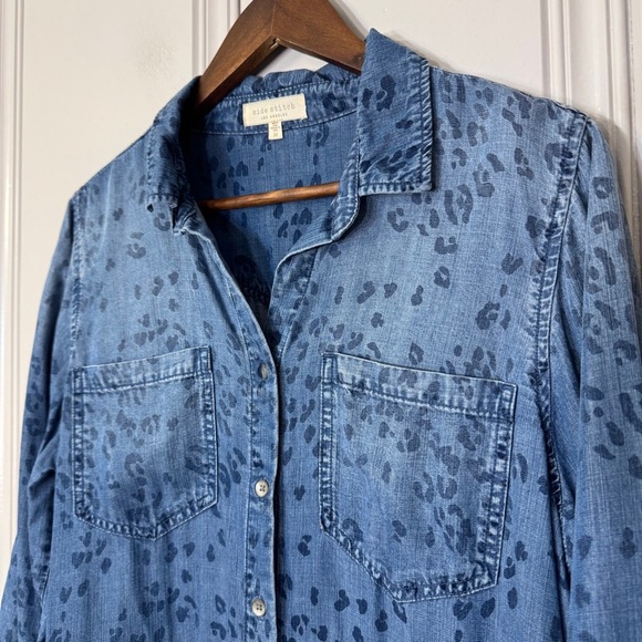 Side Stitch Lyocell Button Front Tunic with Roll Tab Sleeve Animal Print size M - Picture 3 of 13